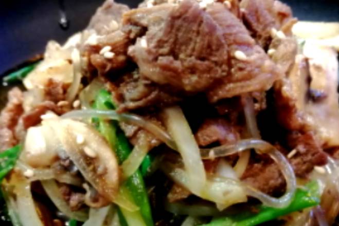 89. Stir-Fried Beef Bulgogi (with steam rice) 炒烤牛肉 불고기 볶음 (밥 포함 )
